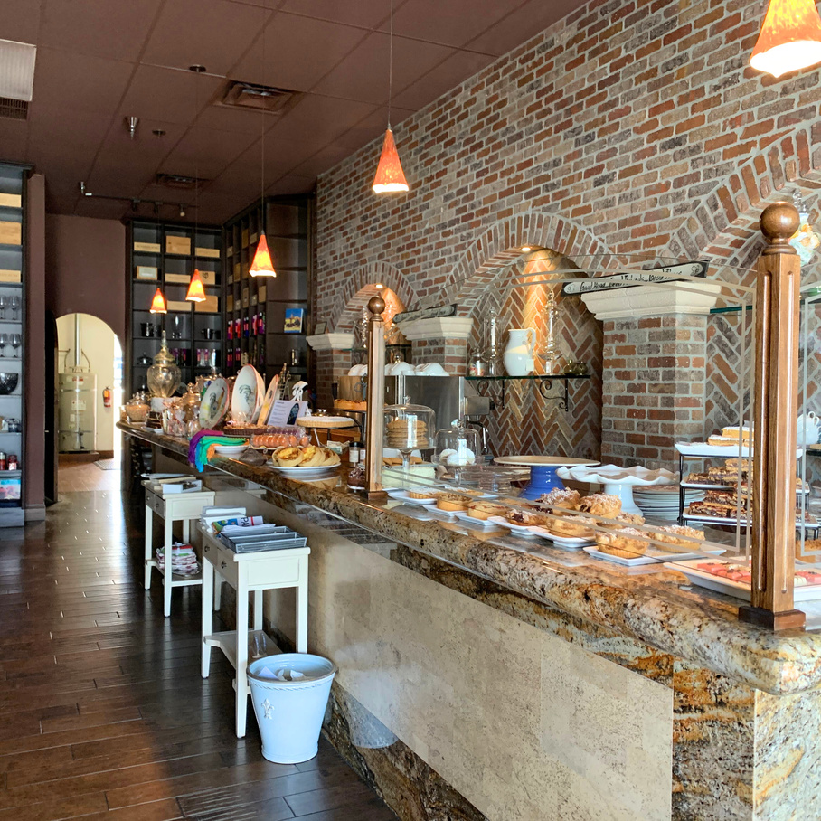 Front bakery counter of Il Sogno restaurant in Palm Desert.